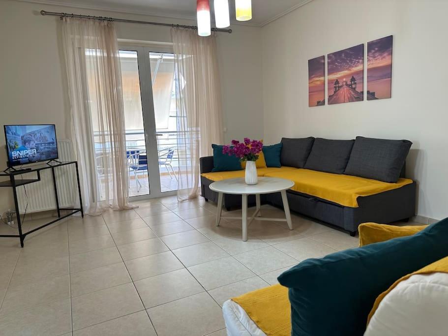 Riviera Beach, Seaside Spacious Apt. Анависсос Экстерьер фото